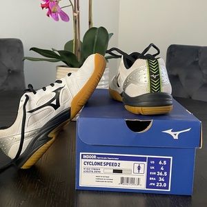 Woman’s VolleyBall Shoes 6.5